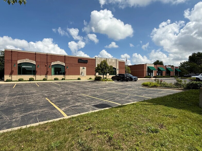 More Photos Of 1978 W Wilson St, Batavia Bank For Lease