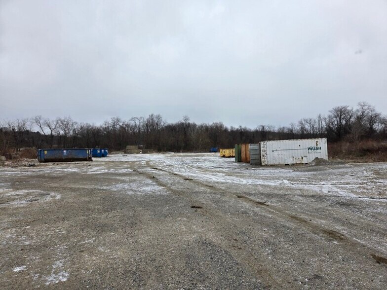 More Photos Of 217 Alfery Ln, Mount Pleasant Warehouse For Lease