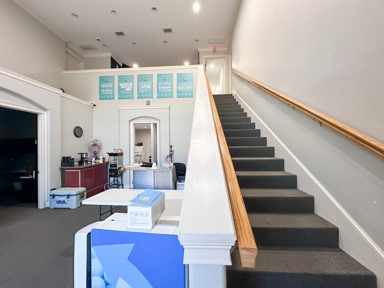More Photos Of 180 Fitzgerald Rd, Lakeland Office For Sale