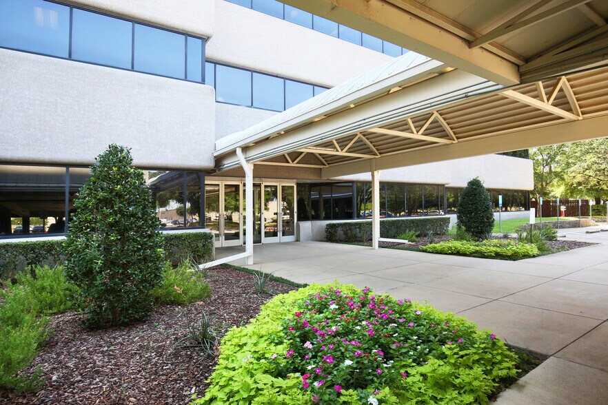 More Photos Of 8505 Freeport Pky, Irving Office For Lease