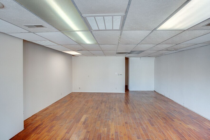 More Photos Of 14 1/2 Main St., Pinckneyville Storefront Retail Office For Sale