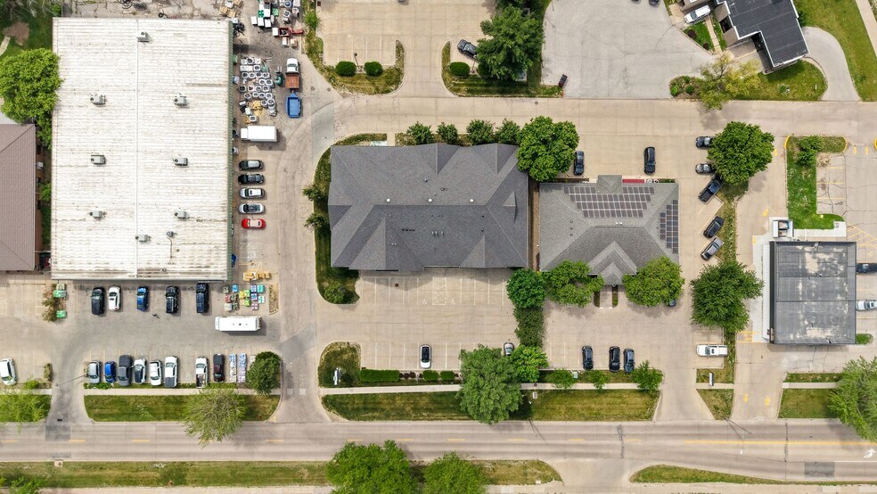 More Photos Of 1570 Mall Dr, Iowa City Office For Lease