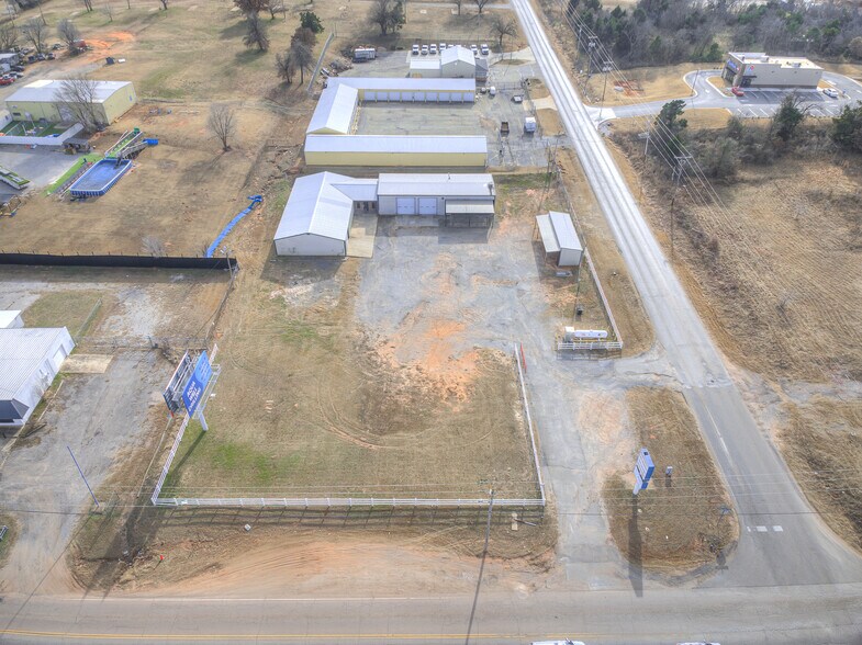 More Photos Of 2900 E Waterloo Rd, Edmond Self Storage For Lease