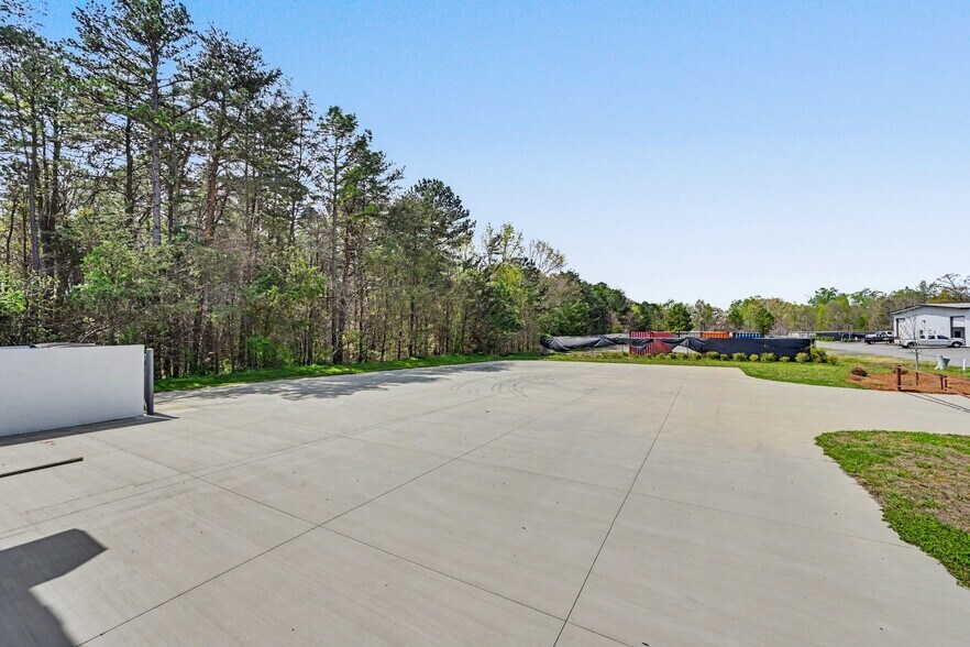 More Photos Of 215 Irvan Ct NW, Concord Flex For Lease