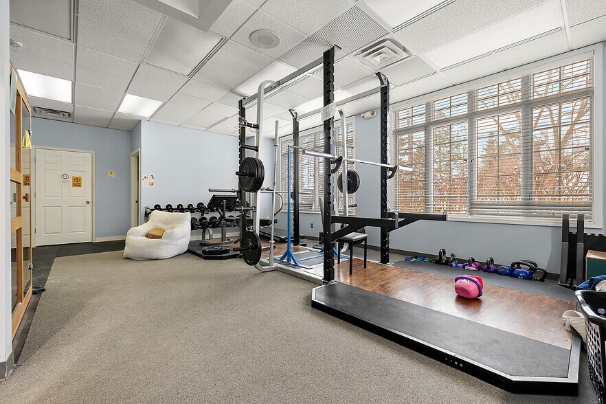 More Photos Of 42560 Van Dyke Ave, Sterling Heights Medical For Lease