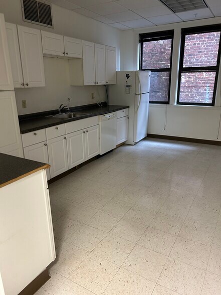 More Photos Of 108 Church St, New Brunswick Office For Lease