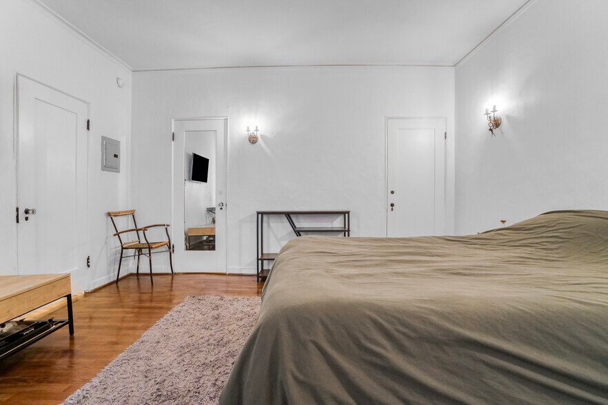 More Photos Of 7063 Lanewood Ave, Los Angeles Apartments For Sale