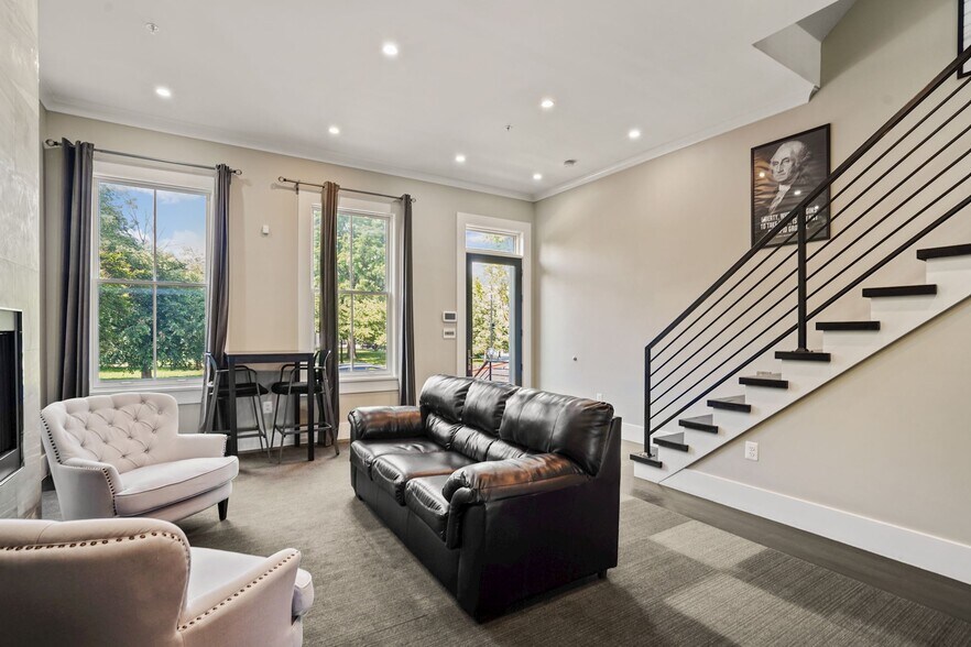 More Photos Of 513 C St NE, Washington Office Residential For Lease