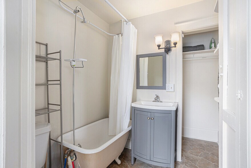 More Photos Of 701 Center Ave, Bay City Apartments For Sale