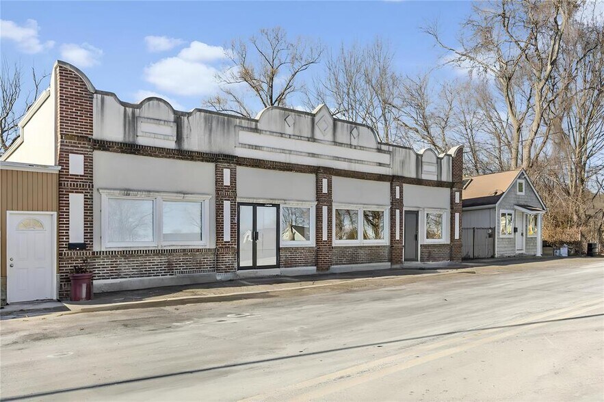 More Photos Of 123 Lake Dr, Lake Peekskill Storefront For Sale