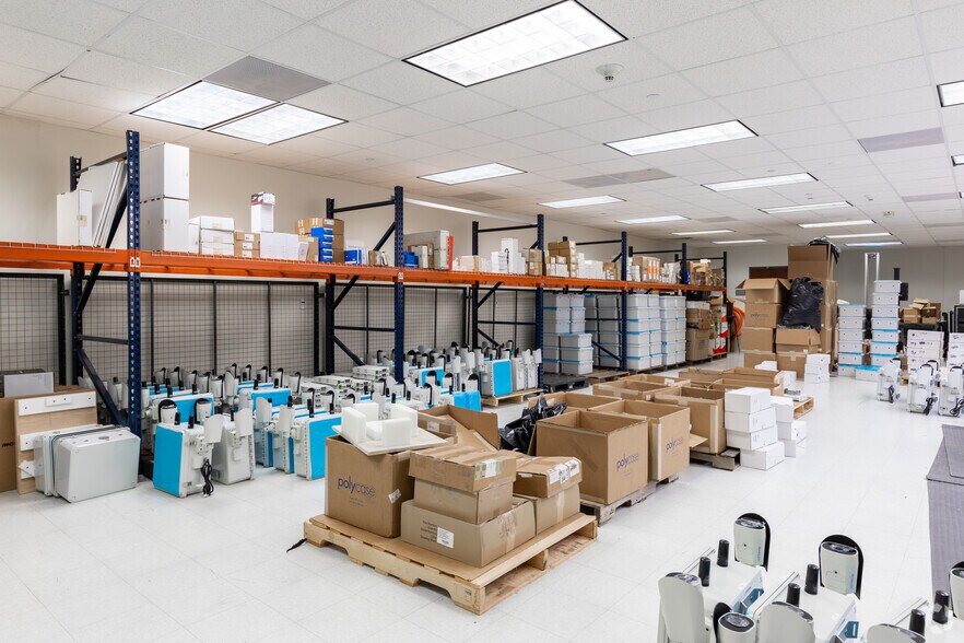 More Photos Of 9949 W Sam Houston Pky N, Houston Office For Lease