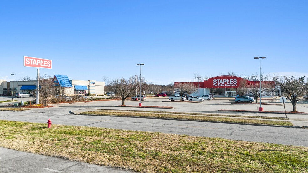 More Photos Of 1325 E Main St, Carbondale Freestanding For Sale