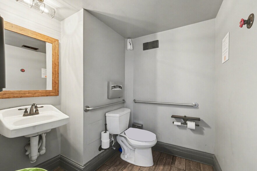 More Photos Of 188 N Main St, Mooresville Storefront Retail Office For Sale