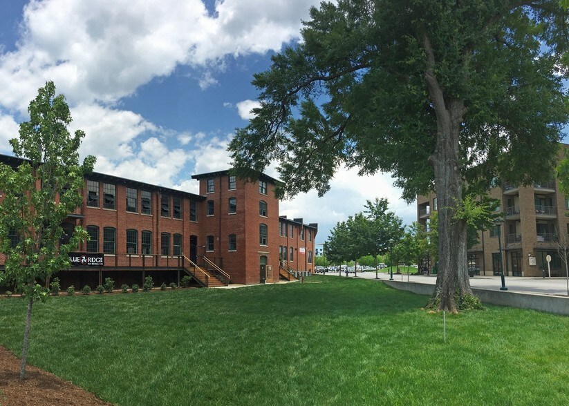 More Photos Of 205 Manufacturers Rd, Chattanooga General Retail For Lease