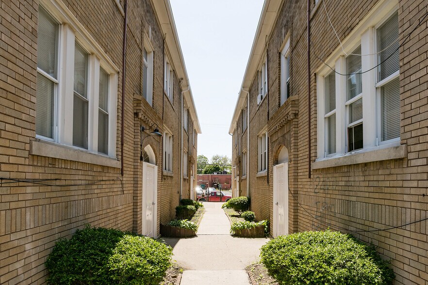More Photos Of 7720 Pitt St, Detroit Apartments For Sale
