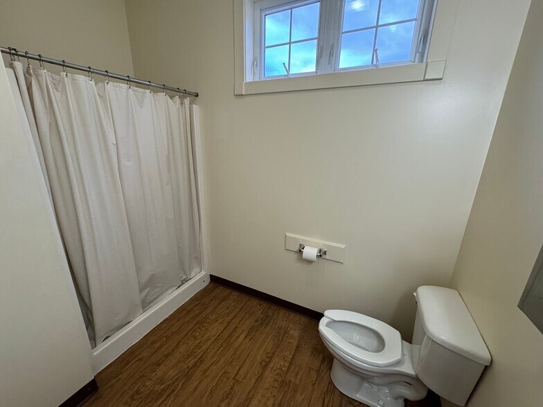 More Photos Of 78 Fisherville Rd, Concord Flex For Sale