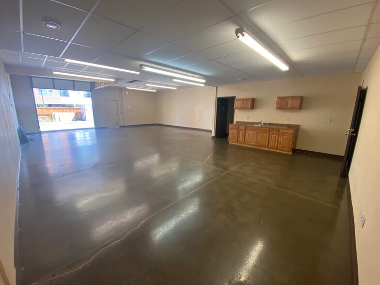 More Photos Of 1315 Nelson St, Lakewood Warehouse For Lease