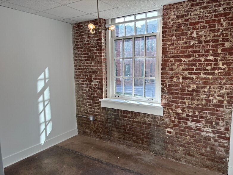 More Photos Of 1262 Simon Blvd, Easton Specialty For Sale