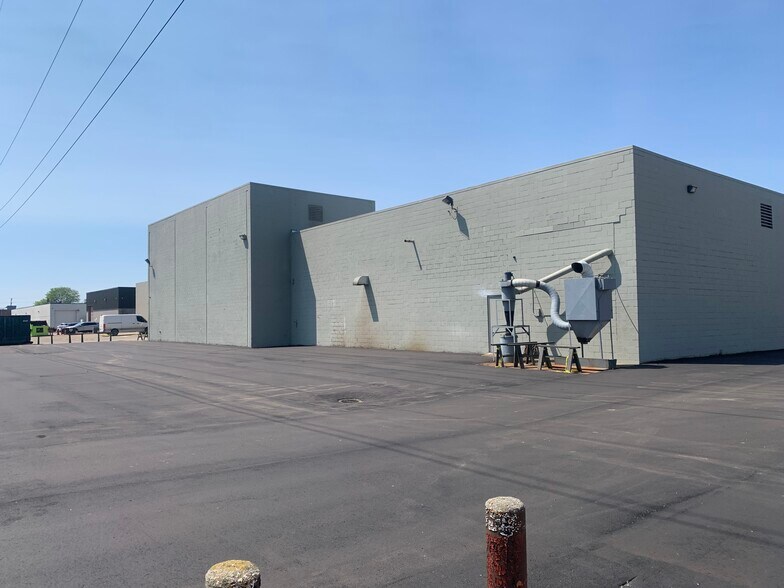 More Photos Of 35320 Beattie Dr, Sterling Heights Manufacturing For Lease