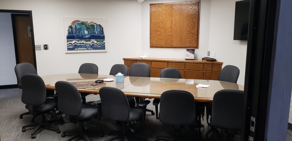 More Photos Of 7033 Owensmouth Ave, Canoga Park Office For Lease