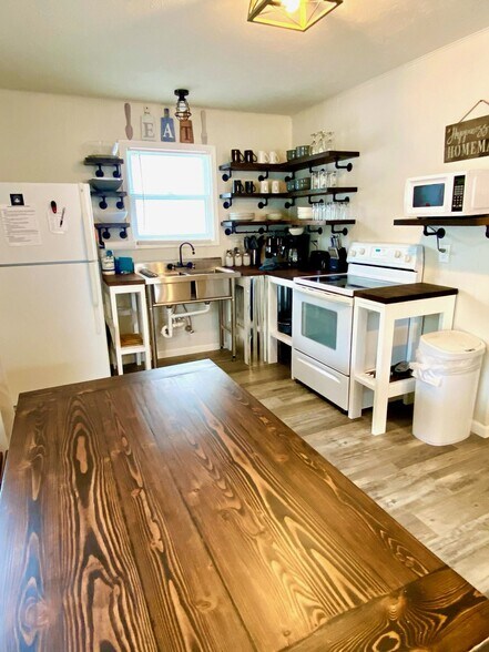 More Photos Of 1575 Tablerock Cir, Branson Hotel For Sale