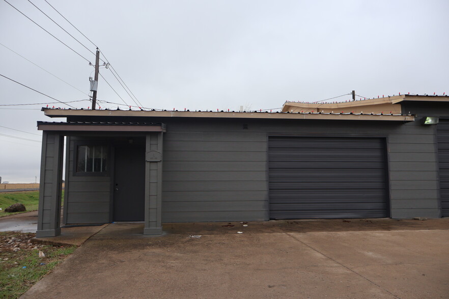 More Photos Of 1650 FM 66, Waxahachie Flex For Lease