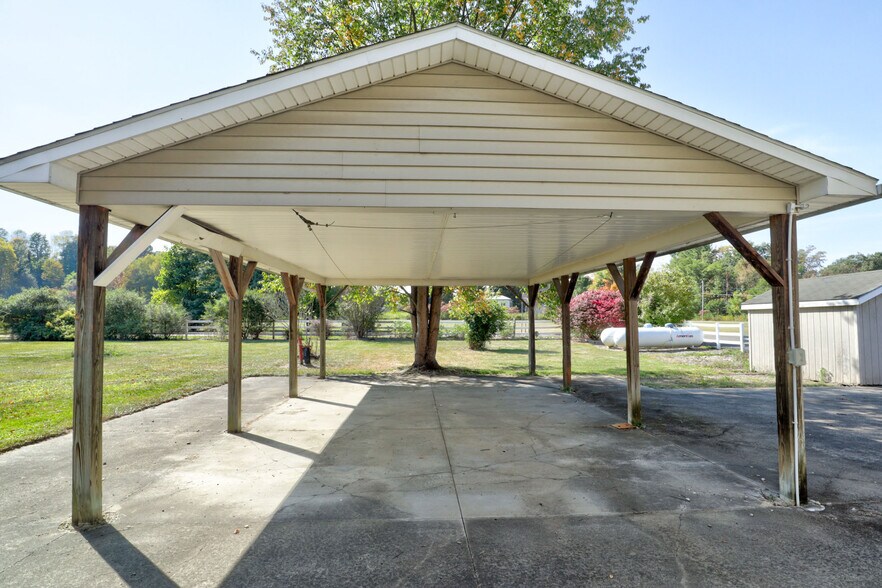 More Photos Of 4960 Hill Rd, Kennedy Schools For Sale