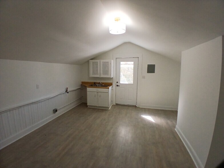 More Photos Of 119 W Main St, Youngsville Freestanding For Lease