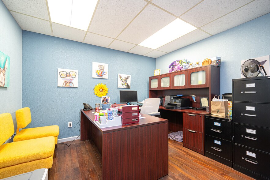More Photos Of 1015 McCann Rd, Longview Office For Sale