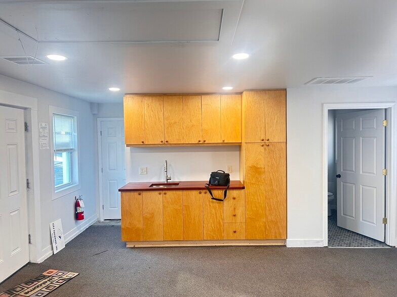 More Photos Of 13 Elm Ct, Easton Office For Lease