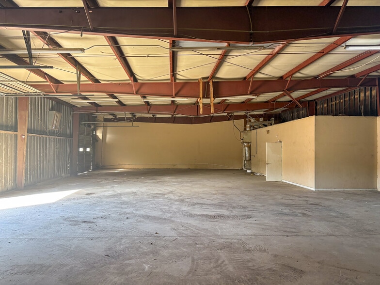 More Photos Of 220 Eagle Rd, Goose Creek Light Distribution For Lease