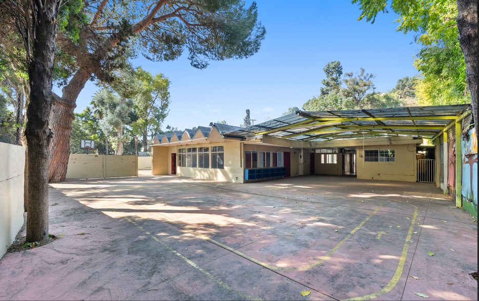 More Photos Of 2124-2132 Hyperion Ave, Los Angeles Daycare Center For Sale