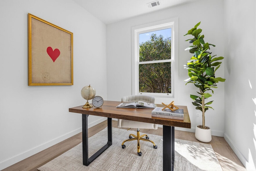 More Photos Of 2730 23rd St, San Francisco Showroom For Sale