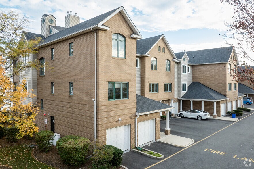 More Photos Of 100 Tower Dr, Edgewater Apartments For Lease