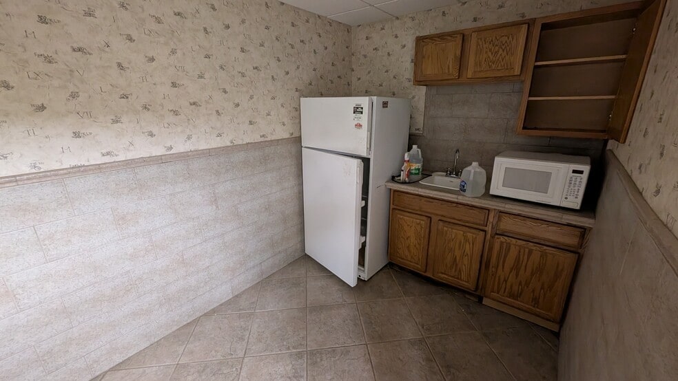 More Photos Of 211 N Dixie Way, South Bend Freestanding For Sale