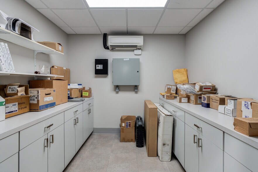 More Photos Of 2405 114th St, Lubbock Office For Sale