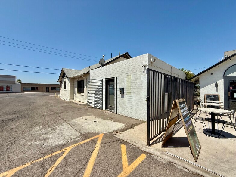 More Photos Of 2330 E McDowell Rd, Phoenix Storefront Retail Office For Lease