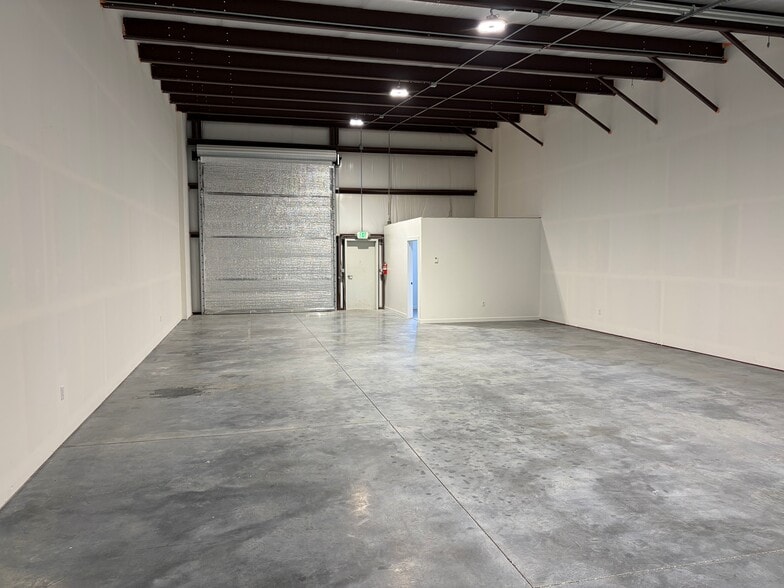More Photos Of 2819 E 14th N, Ammon Warehouse For Lease