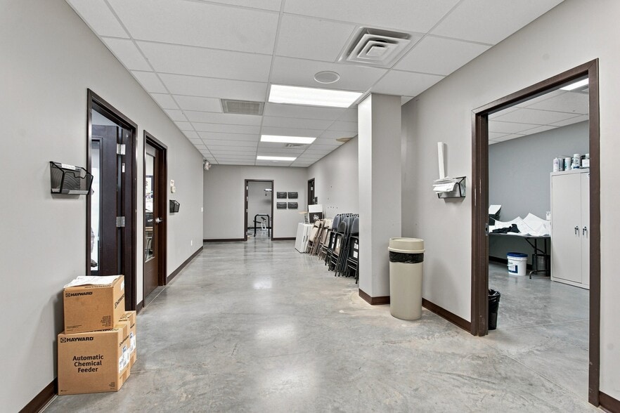 More Photos Of 6115 Robertson Ave, Nashville Warehouse For Lease