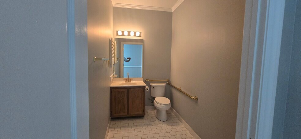 More Photos Of 2525 Raeford Rd, Fayetteville Medical For Lease