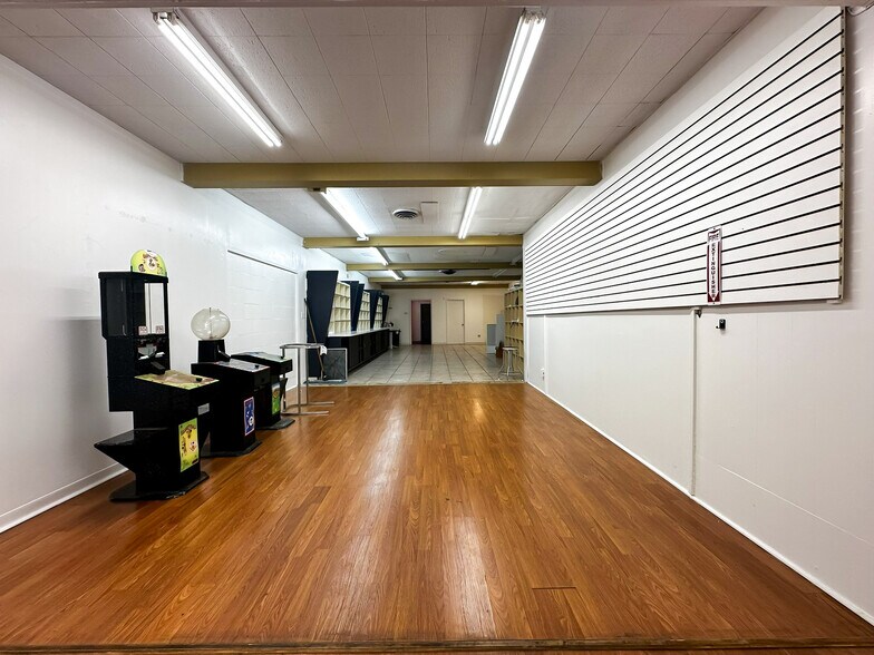 More Photos Of 121 S Kentucky Ave, Lakeland Storefront For Lease