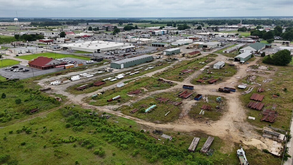 More Photos Of 2015 S Main St, Stuttgart Warehouse For Sale