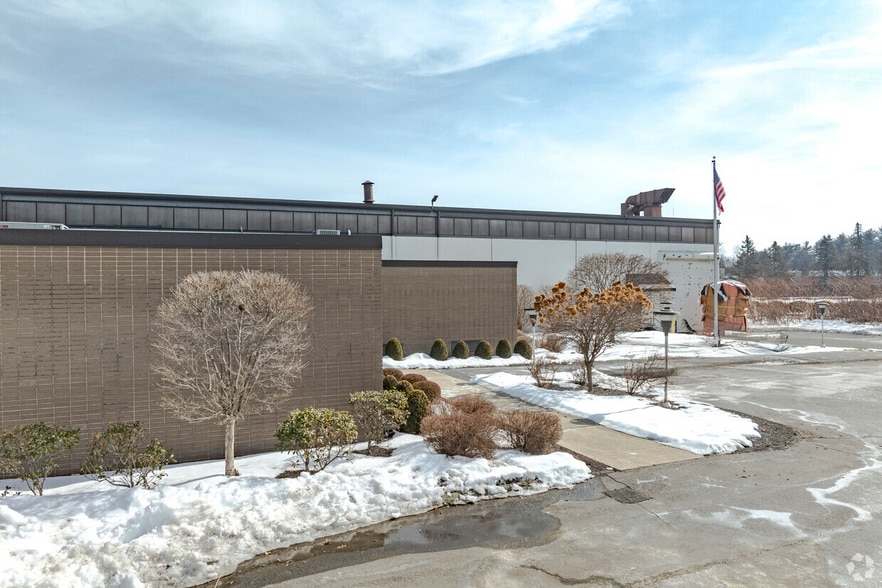 More Photos Of 240 Huntingdon Ave, Waterbury Warehouse For Lease