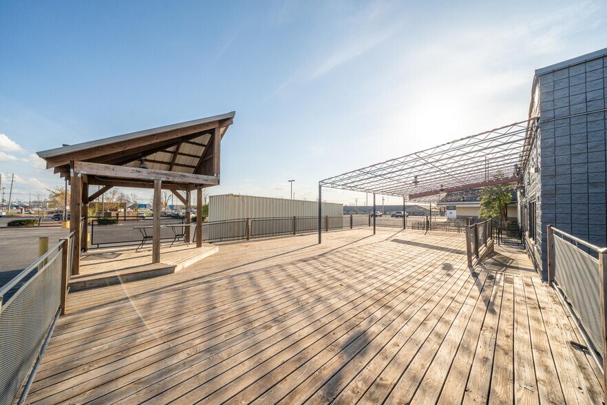 More Photos Of 2221 W Walnut St, Rogers Restaurant For Sale