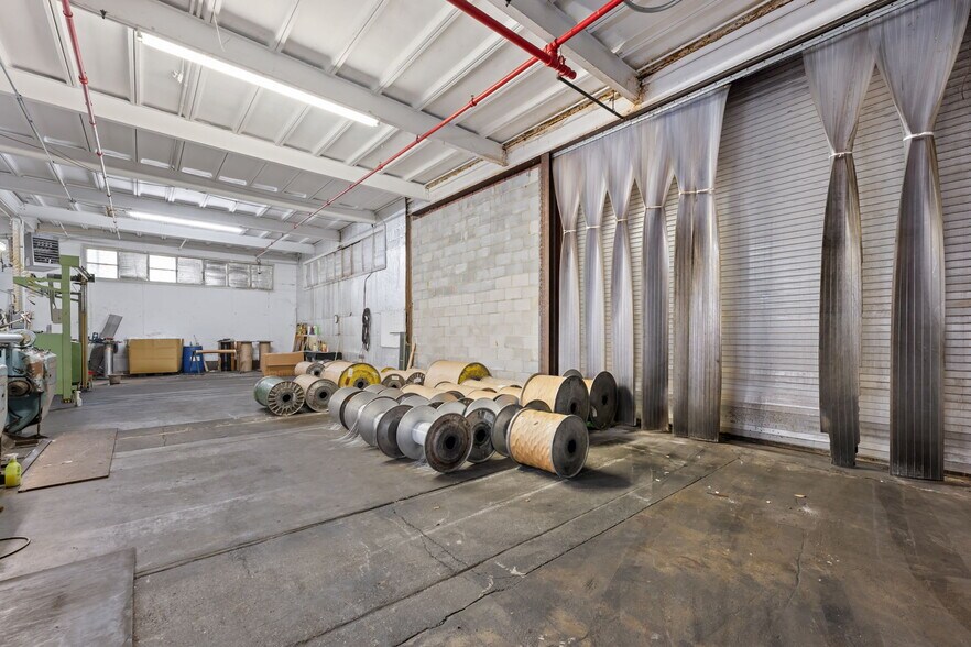 More Photos Of 312 W Luther Ave, Liberty Manufacturing For Sale