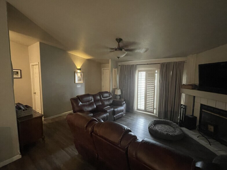 More Photos Of 12702 N Sanders Rd, Marana General Retail For Lease