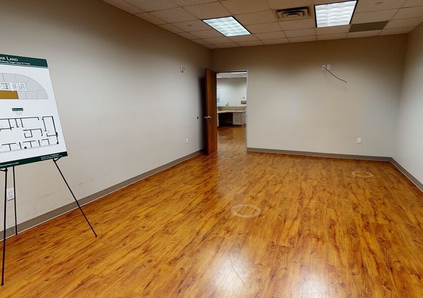 Primary Photo Of 1327 Lake Pointe Pky, Sugar Land Medical For Lease