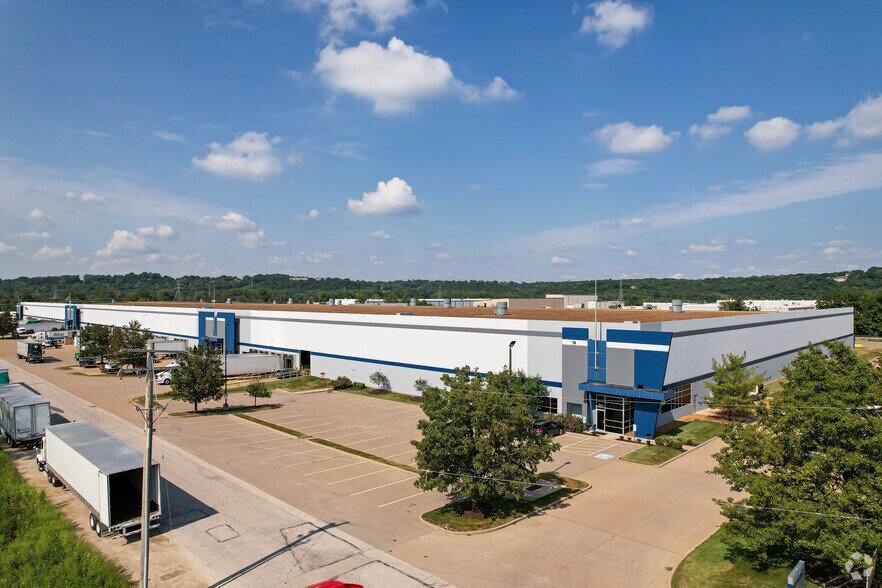 More Photos Of 2211-2231 Hitzert Ct, Fenton Warehouse For Lease