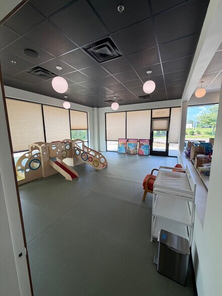 More Photos Of 1004-1020 NW Gateway Dr, Chaska Unknown For Lease