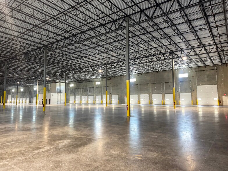 More Photos Of 7917 Fernham Ln, District Heights Warehouse For Lease